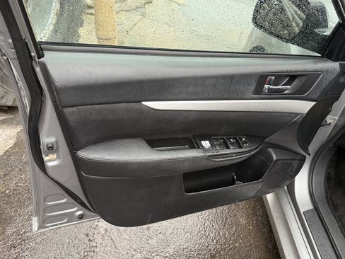 Used 2011 Subaru Legacy 2.5i Premium w/ All-Weather Pkg AWD/4WD image 17