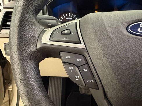 Used 2018 Ford Fusion SE FWD image 4