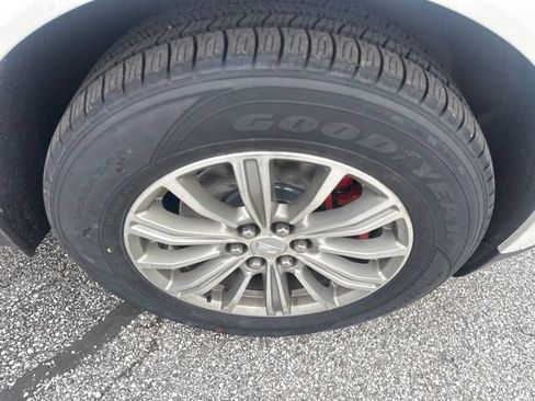 Certified 2019 Cadillac XT5 Luxury w/ Trailering Package AWD/4WD image 9