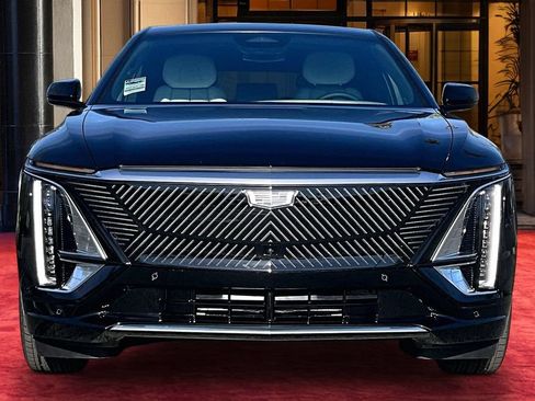 New 2026 Cadillac Lyriq Luxury w/ LPO, Floor Liner Package AWD/4WD image 3