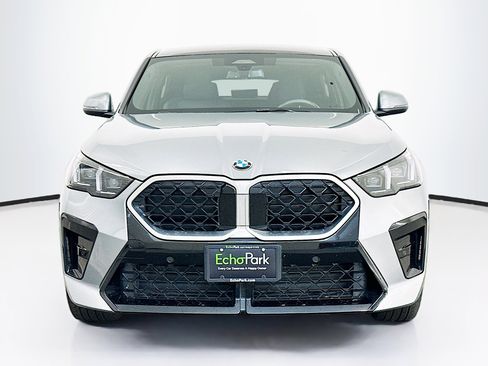 Used 2025 BMW X2 xDrive28i AWD/4WD image 2