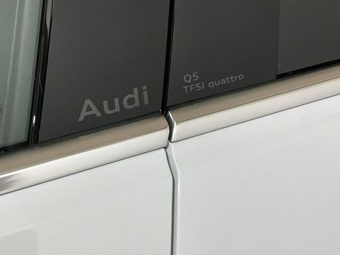 Used 2025 Audi Q5 Premium w/ Convenience Package image 27