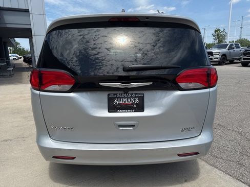 Used 2023 Chrysler Voyager LX FWD image 6