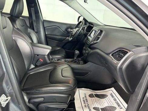 Used 2020 Jeep Cherokee Latitude Plus w/ Cold Weather Group AWD/4WD image 28