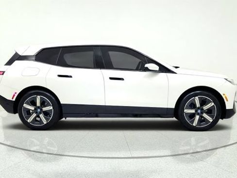 Used 2023 BMW iX xDrive50 w/ Sport Package AWD/4WD image 10