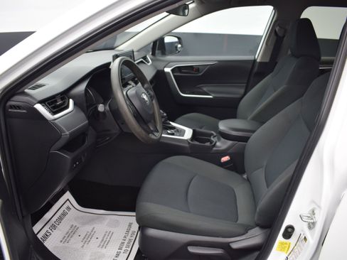 Used 2021 Toyota RAV4 LE AWD/4WD image 13