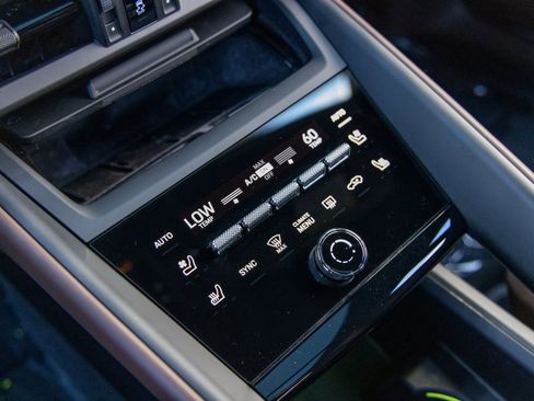 Certified 2025 Porsche Macan 4 Electric image 35