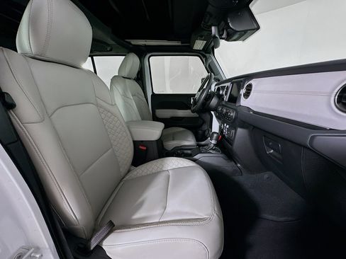 Used 2023 Jeep Wrangler Unlimited Sahara image 30