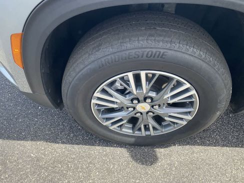 Used 2024 Chevrolet Traverse LT w/ Trailering Package image 10