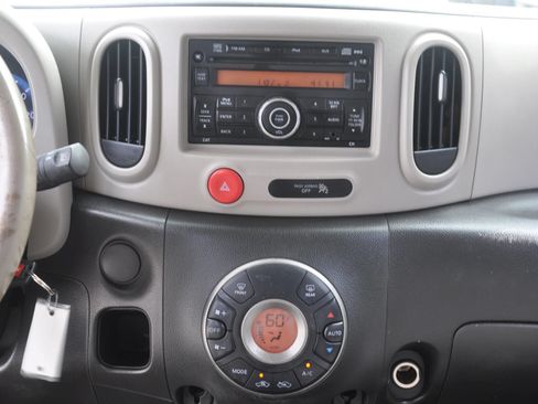 Used 2010 Nissan Cube 1.8 SL w/ Interior Designer Pkg FWD image 18