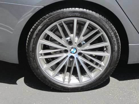 Used 2018 BMW 540i w/ Premium Package image 8