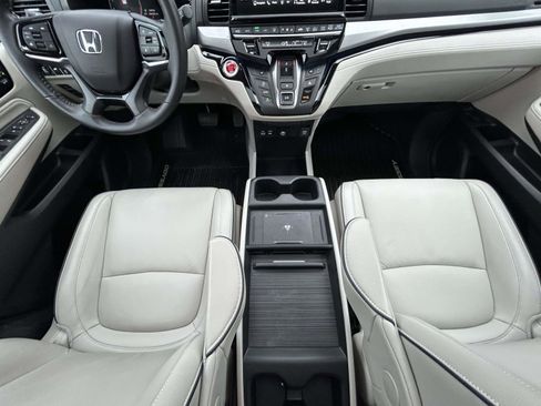 Used 2025 Honda Odyssey Touring image 14