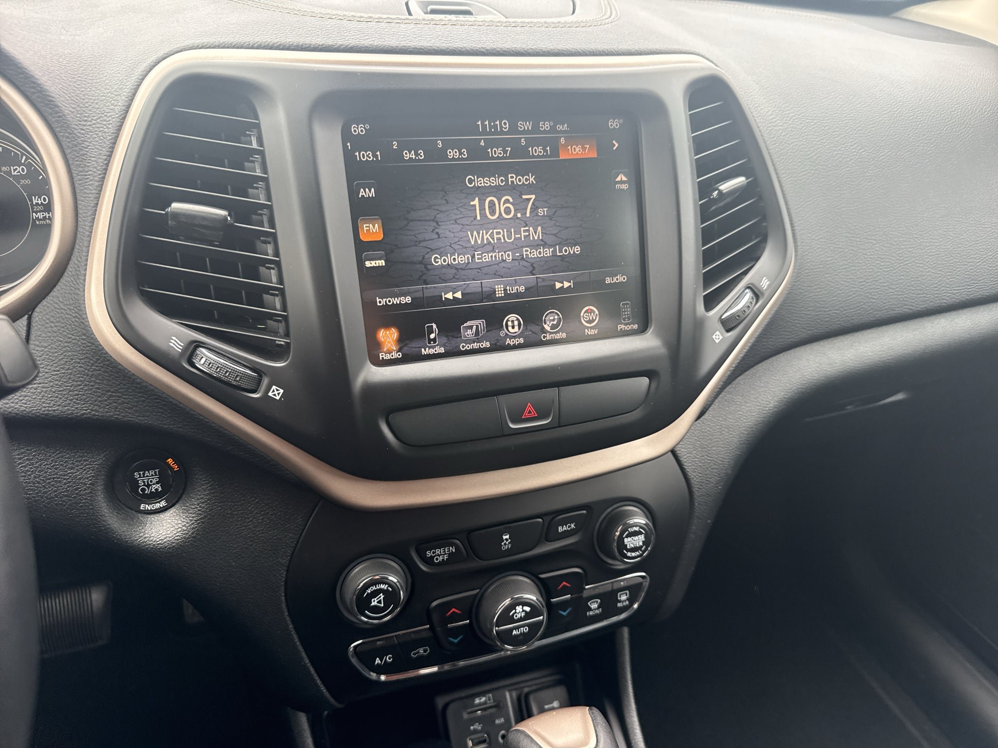 Used 2016 Jeep Cherokee Limited AWD/4WD image 7