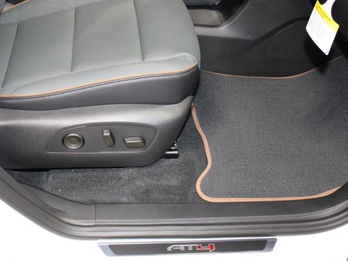 New 2026 GMC Acadia AT4 w/ Luxury Package AWD/4WD image 18