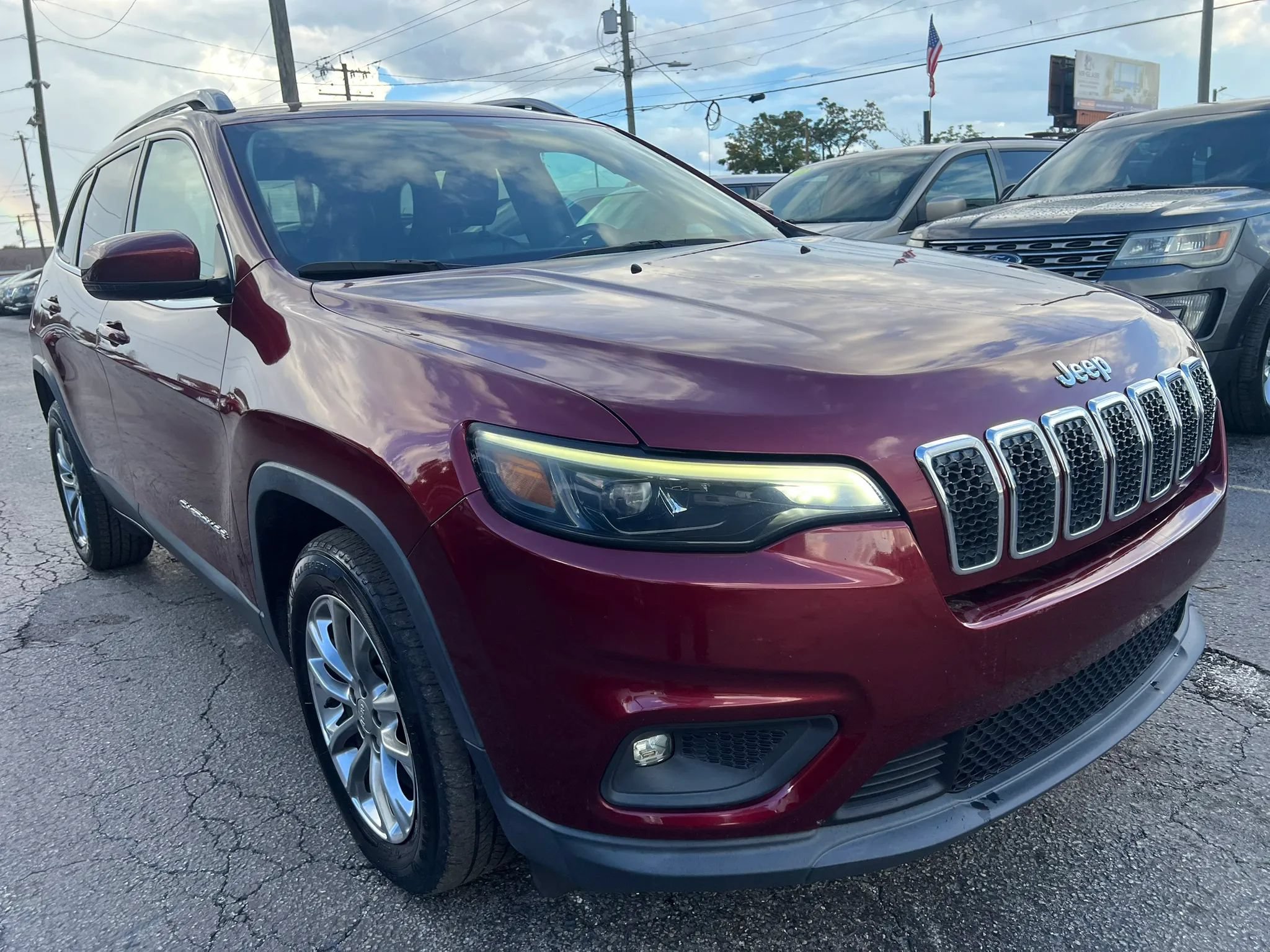 Used 2019 Jeep Cherokee Latitude Plus FWD image 4