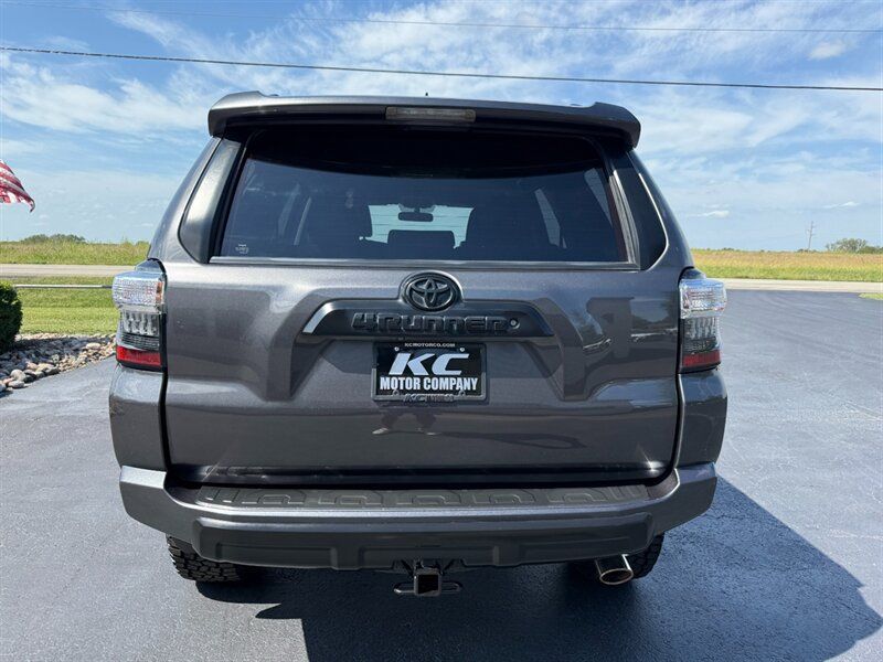 Used 2018 Toyota 4Runner TRD Off-Road w/ TRD Performance Package AWD/4WD image 8