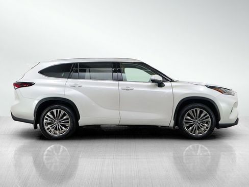 Used 2024 Toyota Highlander Platinum AWD/4WD image 6