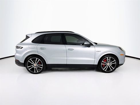New 2026 Porsche Cayenne S image 8