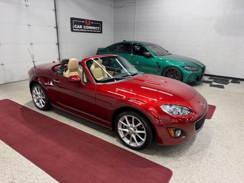 Used 2010 MAZDA MX-5 Miata Grand Touring w/ Premium Pkg RWD image 14