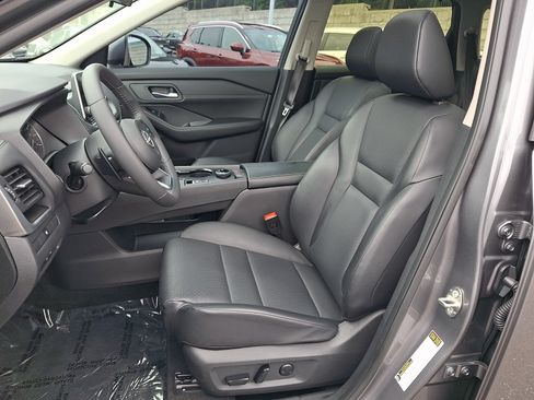 Certified 2024 Nissan Rogue SV w/ SV Premium Package AWD/4WD image 14