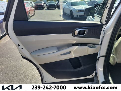 Certified 2024 Kia Sorento S w/ Panoramic Sunroof Package FWD image 15