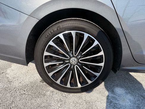 Used 2022 Volkswagen Passat 2.0T image 35