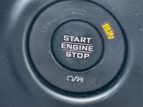 Used 2018 Jeep Wrangler Unlimited Sahara AWD/4WD image 33