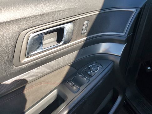 Used 2018 Ford Explorer XLT w/ Equipment Group 202A image 14