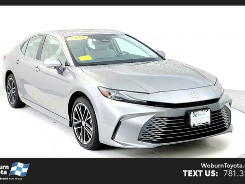Used 2025 Toyota Camry XLE AWD/4WD image 1