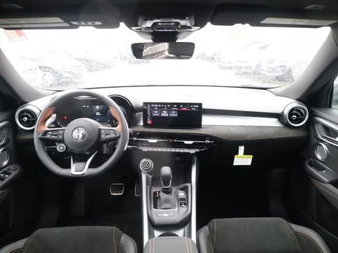 New 2025 Alfa Romeo Tonale image 10