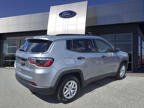 Used 2021 Jeep Compass Sport FWD image 2