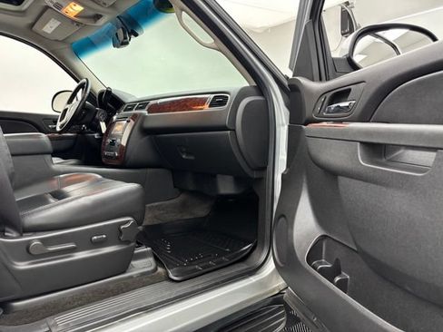 Used 2012 Chevrolet Avalanche LT AWD/4WD image 29