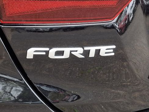 Certified 2022 Kia Forte LXS w/ LXS Technology Package FWD image 30