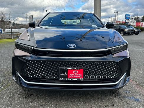 New 2026 Toyota Crown Platinum image 2