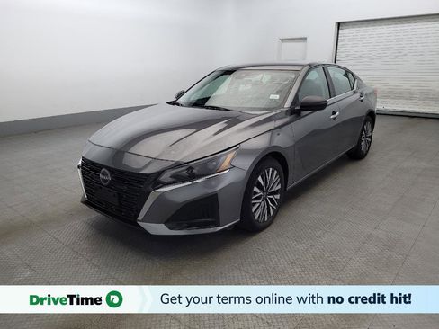 Used 2024 Nissan Altima 2.5 SV image 1