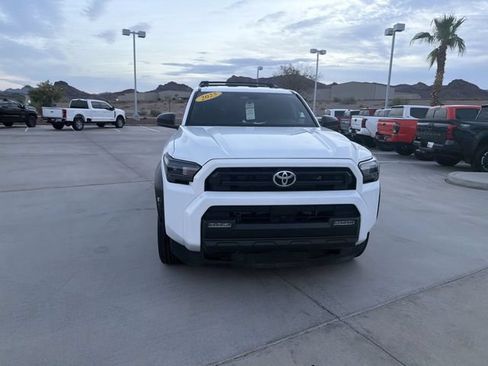 Certified 2025 Toyota 4Runner SR5 AWD/4WD image 2
