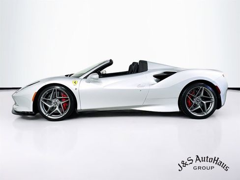 Used 2021 Ferrari F8 Tributo RWD image 4