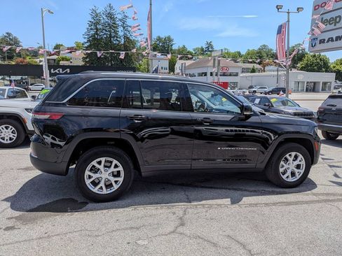 Used 2023 Jeep Grand Cherokee Limited w/ Luxury Tech Group II AWD/4WD image 5