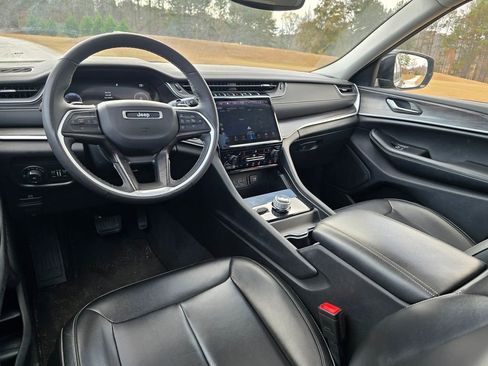 Used 2023 Jeep Grand Cherokee Limited image 3