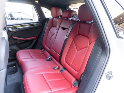 Certified 2025 Porsche Macan AWD/4WD image 53