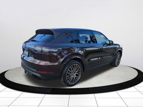 Used 2023 Porsche Cayenne Platinum Edition image 3