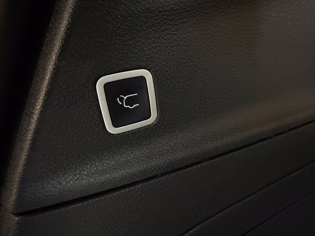Used 2023 Chrysler Pacifica Pinnacle FWD image 24