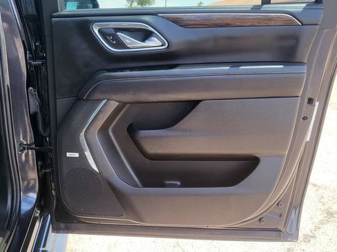 Used 2023 Chevrolet Suburban Premier AWD/4WD image 18