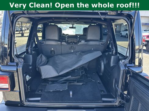 Used 2023 Jeep Wrangler Unlimited Sahara image 22