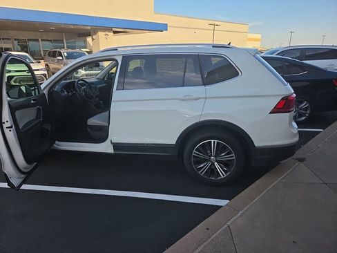 Used 2018 Volkswagen Tiguan SEL FWD image 3