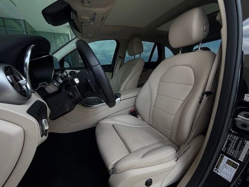 Used 2022 Mercedes-Benz GLC 300 w/ Premium Package Lite image 5