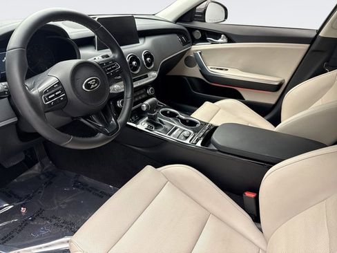 Used 2019 Kia Stinger Premium image 10