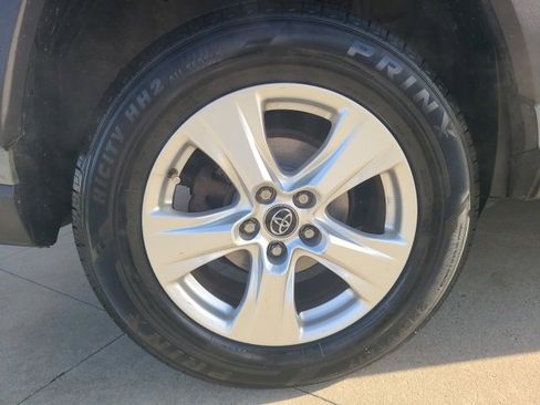 Used 2020 Toyota RAV4 XLE image 10