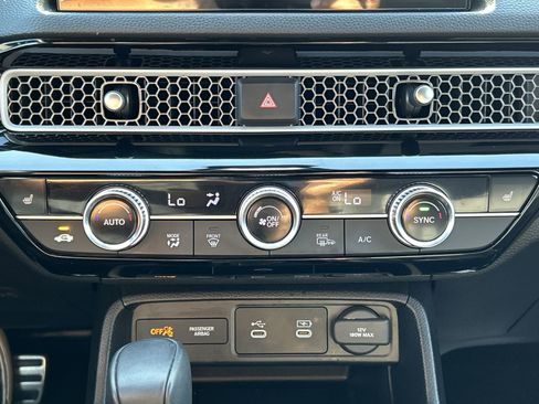 Certified 2025 Honda Civic Sport Touring image 17