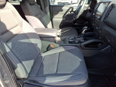 Used 2023 Nissan Frontier SV w/ Midnight Edition Package image 18